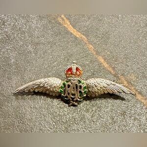 Vintage WWII Royal Air Force (RAF) Silver Tudor Crown Wing Badge (1940-1945)